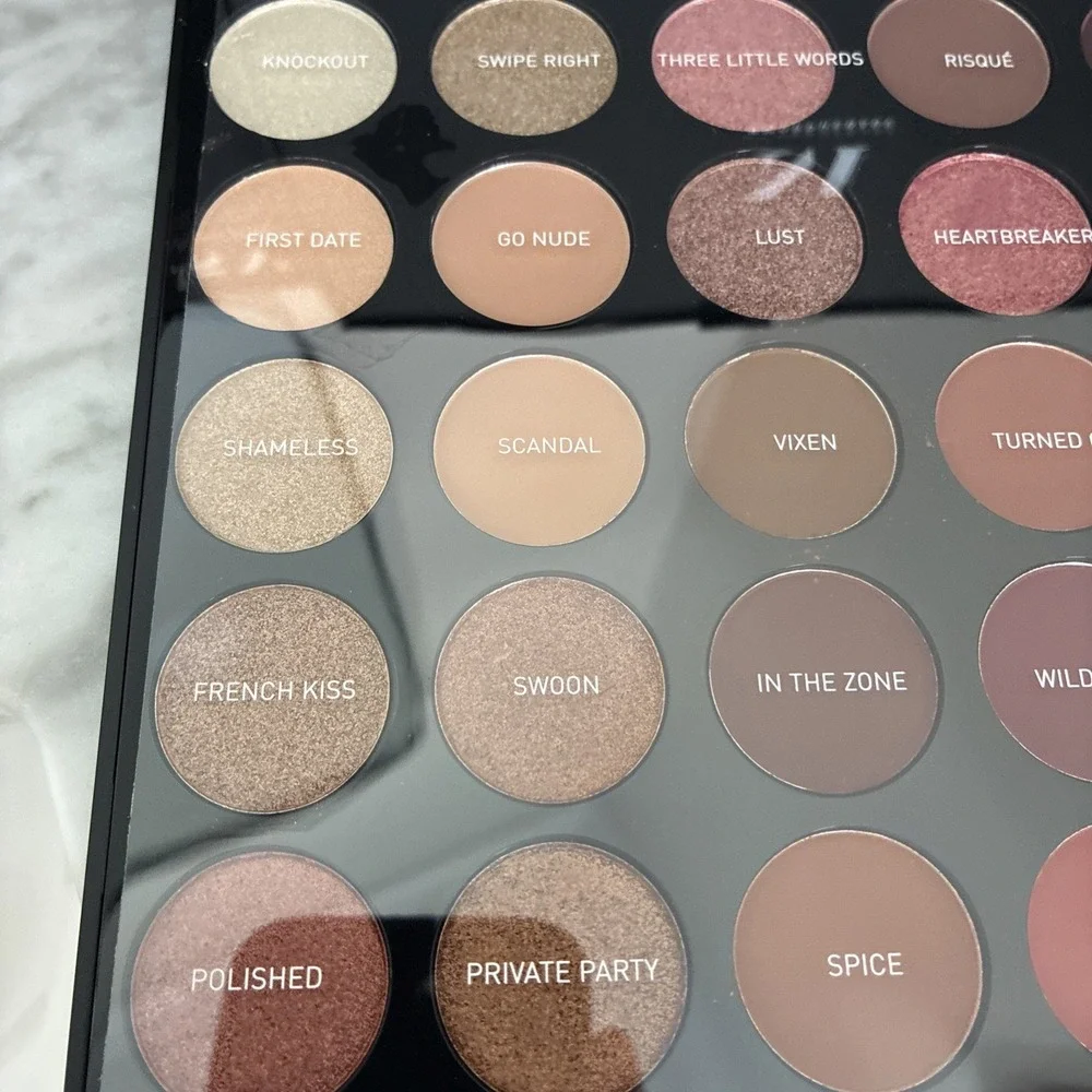 New In Box  Morphe 35V Stunning Vibes Artistry Eyeshadow Palette